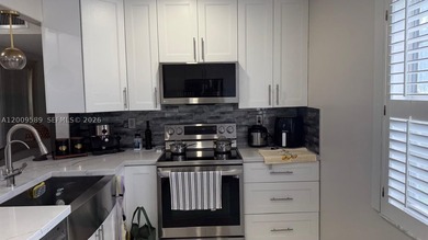 Beautifully remodeled 2-bedroom, 2-bathroom apartment located in - photo 3