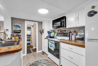 Owner Financing Available. Charming 3 Bedroom, 2 Bath Bungalow - photo 8