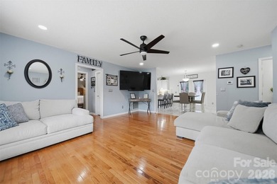 927 Victoria Avenue is a truly rare offering: an UPDATED, RANCH - photo 12