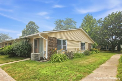 Welcome to this charming Greenbriar model in Leisure Village - photo 2