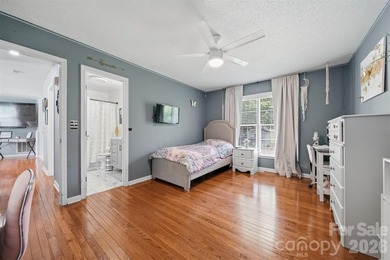 927 Victoria Avenue is a truly rare offering: an UPDATED, RANCH - photo 24