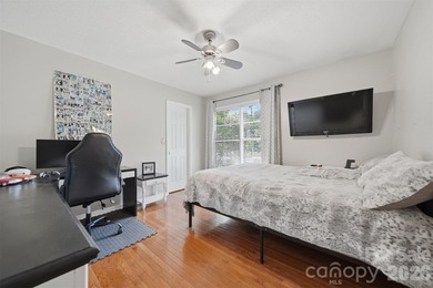 927 Victoria Avenue is a truly rare offering: an UPDATED, RANCH - photo 28