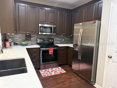 Warm and welcoming 4-bedroom home in a prime Bluffton location - photo 6