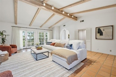 Feel right at home in this timeless Spanish-style condominium - photo 2