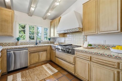 Feel right at home in this timeless Spanish-style condominium - photo 6