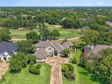 Enter into timeless elegance with this exquisite 3 bedroom, 2.5 - photo 3