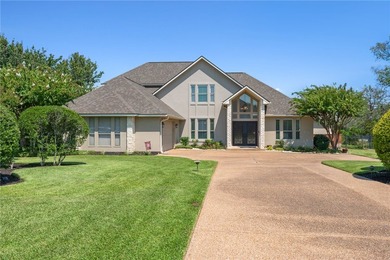 Enter into timeless elegance with this exquisite 3 bedroom, 2.5 - photo 4