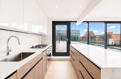 This thoughtfully designed 2-bedroom, 2-bath residence offers - photo 7