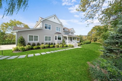 Welcome to 3 True Harbour Way, a custom built Colonial set on 1 - photo 4