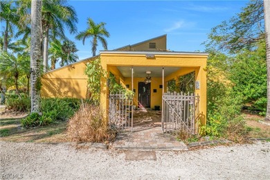 Discover a serene 1.7-acre retreat of lush, fully gated gardens - photo 6