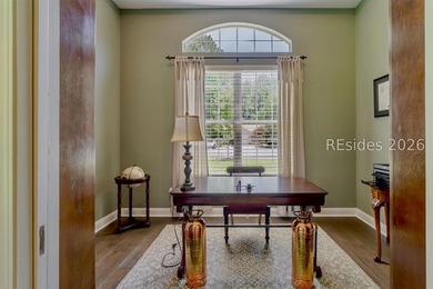 Tucked on a private cul-de-sac wooded lot, this reimagined Del - photo 7