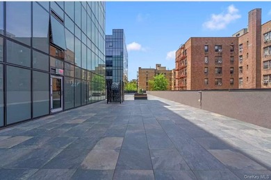 This thoughtfully designed studio residence offers approximately - photo 5
