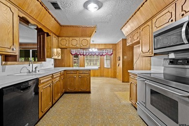 Looking for a lake house for sale in East Texas, without the - photo 8