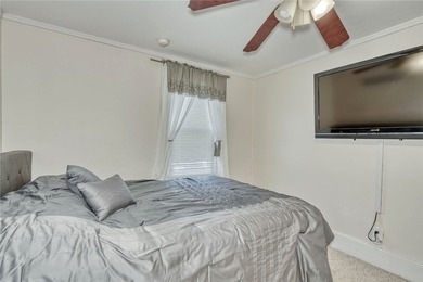Classic city colonial with 3/4 bedrooms and 1.5 baths. Looking - photo 26