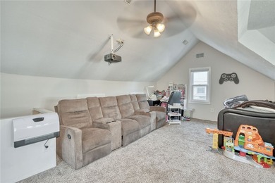 Classic city colonial with 3/4 bedrooms and 1.5 baths. Looking - photo 36