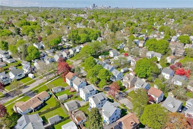 Classic city colonial with 3/4 bedrooms and 1.5 baths. Looking - photo 42