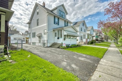 Classic city colonial with 3/4 bedrooms and 1.5 baths. Looking - photo 43