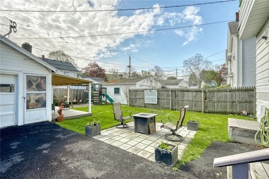 Classic city colonial with 3/4 bedrooms and 1.5 baths. Looking - photo 44