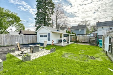 Classic city colonial with 3/4 bedrooms and 1.5 baths. Looking - photo 45