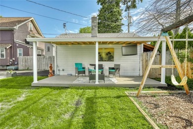 Classic city colonial with 3/4 bedrooms and 1.5 baths. Looking - photo 48