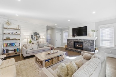 Custom built home by C. Siemens, local builder w/attention to - photo 6