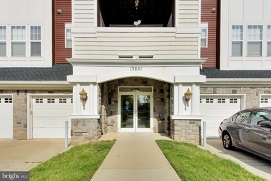 Coveted bright and spacious corner unit offering over 1,700 - photo 4