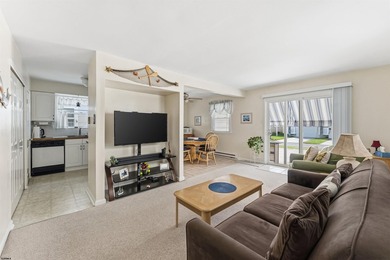This meticulously maintained south end 2-bedroom, 1.5-bathroom - photo 3