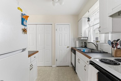 This meticulously maintained south end 2-bedroom, 1.5-bathroom - photo 8