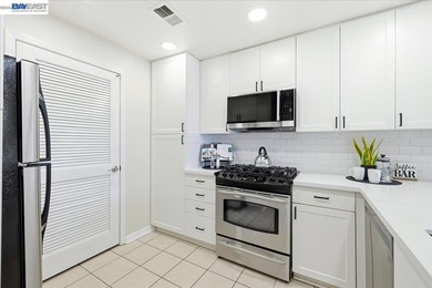 Stylish and beautifully appointed condo in the desirable gated - photo 11