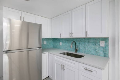 Freshly Updated 2BR/1BA All age family community in Lake Haven - photo 11