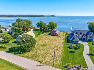 Lake Home For Sale in Waunakee, Wisconsin