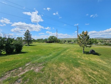 Charming log home on 2.2 acres just minutes from the heart of - photo 3