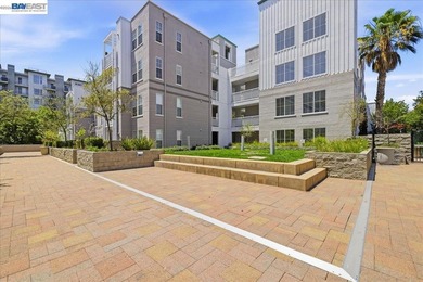 Stylish and beautifully appointed condo in the desirable gated - photo 41