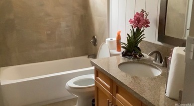 It is a very well-maintained single level three-bedroom - photo 2