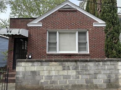 Opportunity awaits at 3 Woodall Court! This gutted home is ready - photo 3