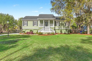 Absolutely gorgeous Lowcountry style home located in beautiful - photo 2
