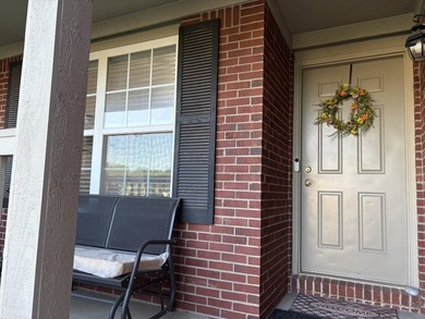 Beautiful, fully renovated condo(2016) on renowned Captain's - photo 3