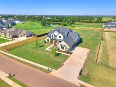 2 STORY CEILINGS | PERFECT FOR ENTERTAINING | PREMIUM 1 ACRE LOT - photo 3