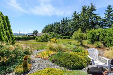 Quintessential Sequim home with beautiful architecture and - photo 40