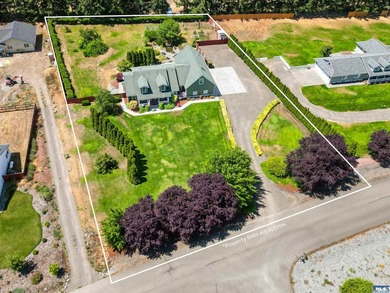 Quintessential Sequim home with beautiful architecture and - photo 43