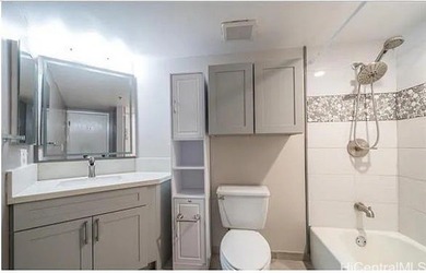 Live the ultimate Waikiki lifestyle in this beautifully - photo 8