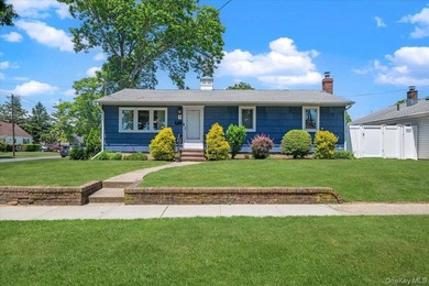 Welcome to 3 Cherry Street in Massapequa! This turnkey 3-bedroom - photo 1