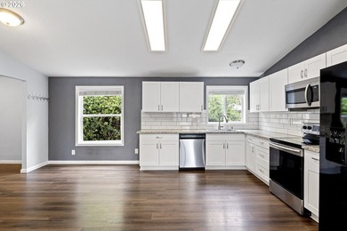 Cute 3 bed/2 bath a third of a mile to Barview Wayside Beach - photo 11