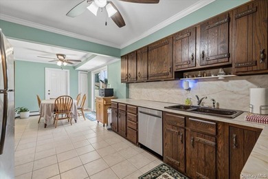 Welcome to 3 Cherry Street in Massapequa! This turnkey 3-bedroom - photo 10