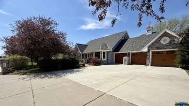 ESTATE-SCALE LUXURY UNDER $191 PER SQFT. Adjacent to Curt - photo 2