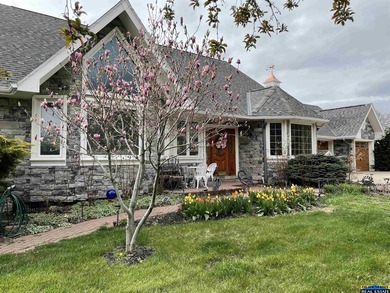 ESTATE-SCALE LUXURY UNDER $191 PER SQFT. Adjacent to Curt - photo 3