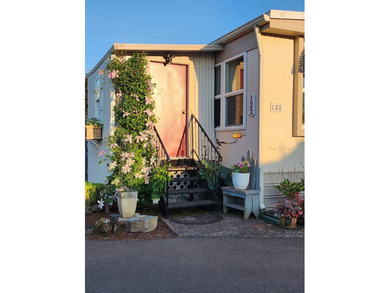 Willamette River - Clackamas County Home For Sale in Gladstone Oregon