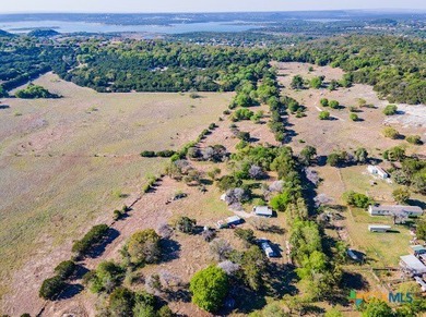 Escape to your own slice of Texas countryside with this - photo 4