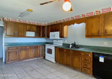 Lakefront retreat on Silver Lake just outside the quaint town of - photo 13