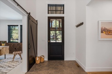 Discover bright modern luxury in Caldera Springs, Sunriver's - photo 5